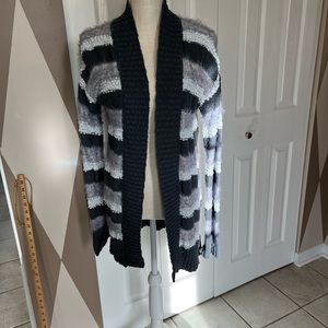 Wild pearl, size medium, sweater, gray, lavender, cream colored,